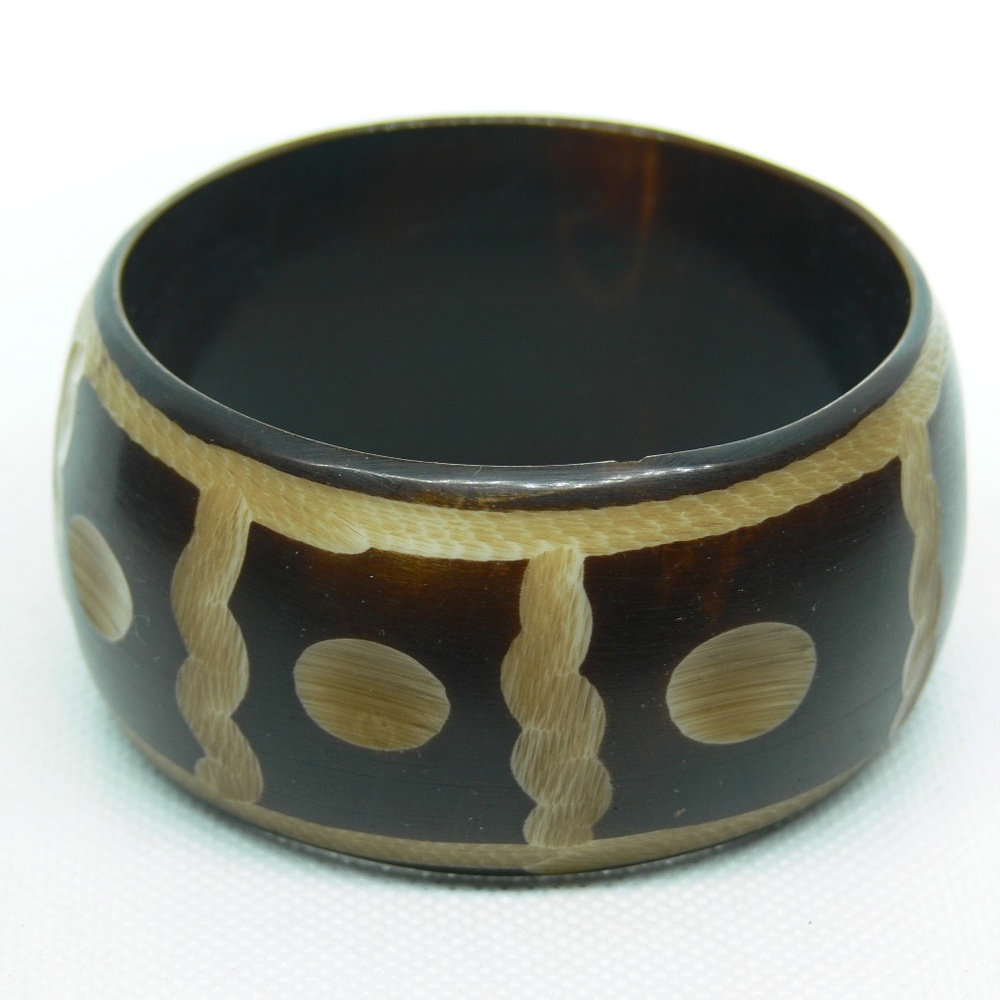 Fashionable plastic bangle bracelets